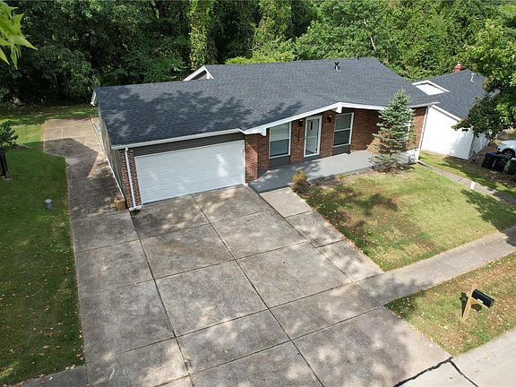 3rd image of 12927 Fox Haven Dr