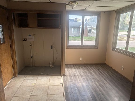 4th image of 823 8th St