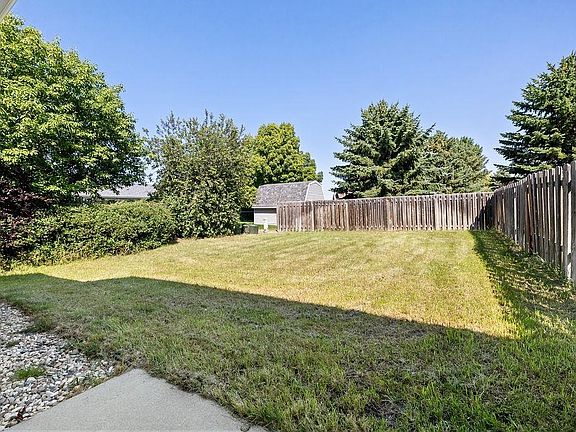 5th image of 1110 SE 34th Ave E