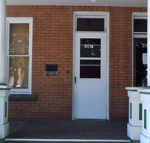 313-319 E Broadway St — Photo 10