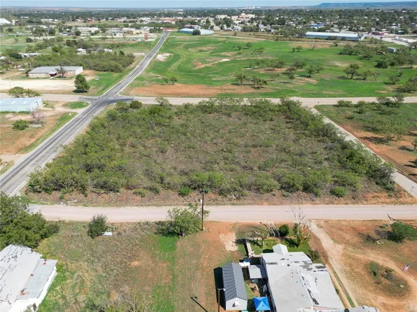 1401 Cypress St, Sweetwater, TX 79556