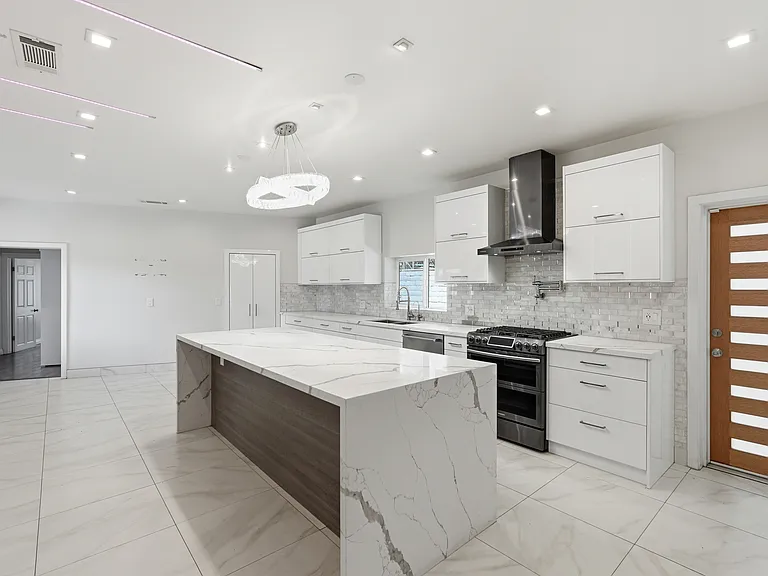 8647 Corbin Ave — Photo 2