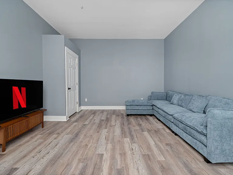 2413 Kenton St #2 — Photo 19