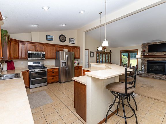 2nd image of 1929 Lakes Edge Ln