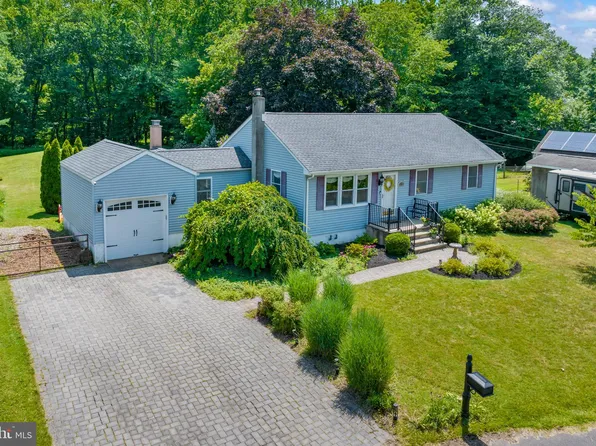 10 Hengeli Dr, Chesterfield, NJ 08515