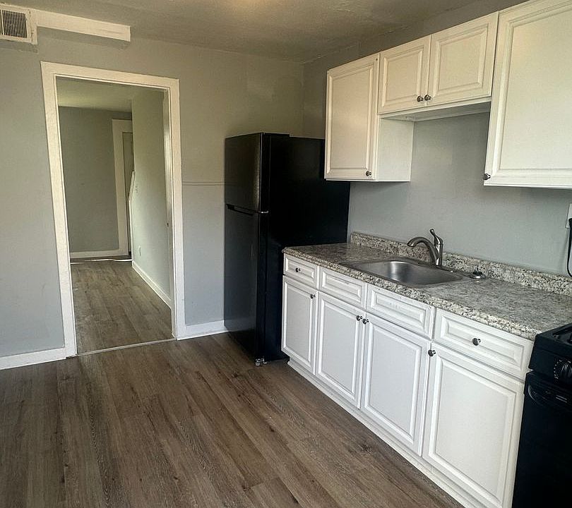 1st image of 92-102 Blackmore St #100