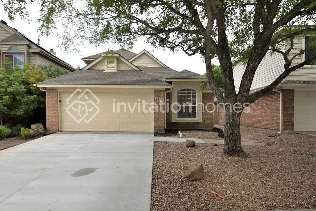 3807 Branch Hollow Cir Carrollton, TX 75007 — Photo 1