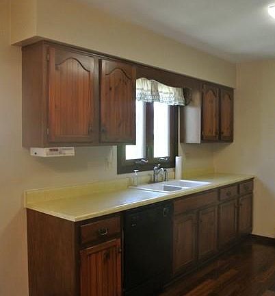 4th image of 219 Whispering Oaks Dr