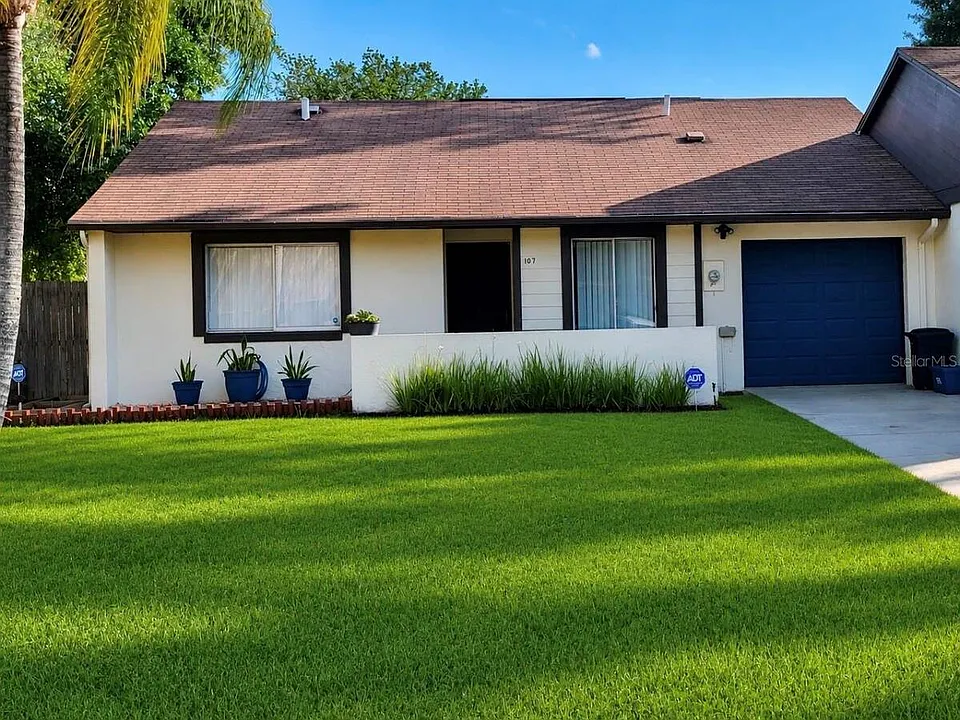 107 Shady Oak Dr