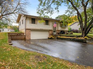 6542 Bluebird Dr, Osseo, MN 55369