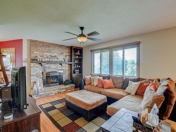 3rd image of 12839 Chisholm St NE