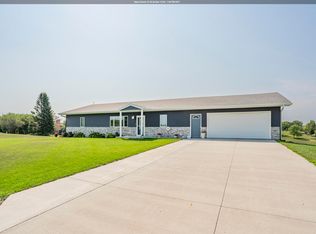 26800 Ash St, Hinton, IA 51024