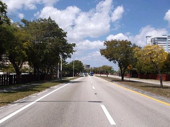 3rd image of 1300 NE Miami Gardens Dr APT 404E