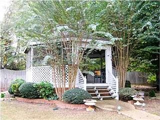 5th image of 404 Westbury Ln