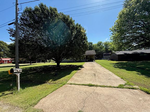 2nd image of 611 S Hazen Ave