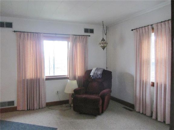 5th image of 55 Franklin Ave