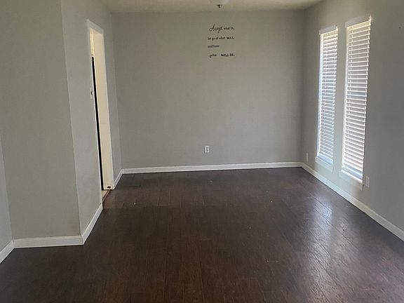 3rd image of 1702 Carlton Dr