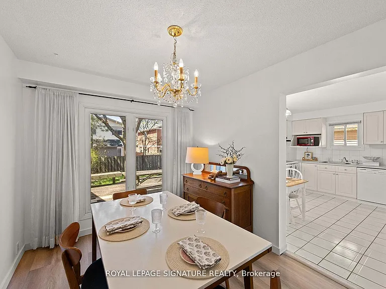 22 Madsen Cres — Photo 10