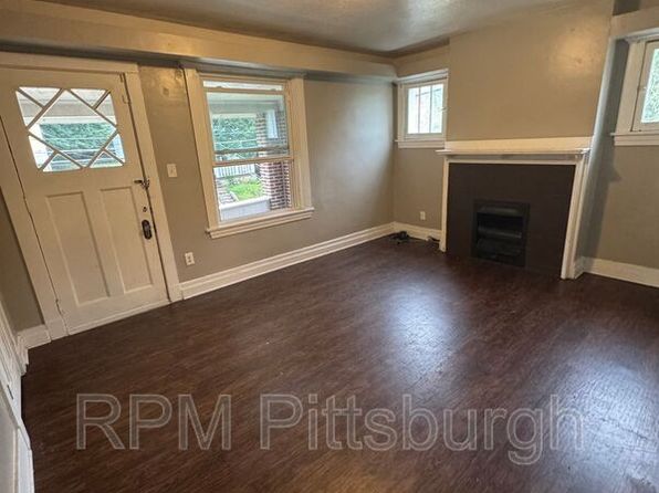 311-313 W Burgess St