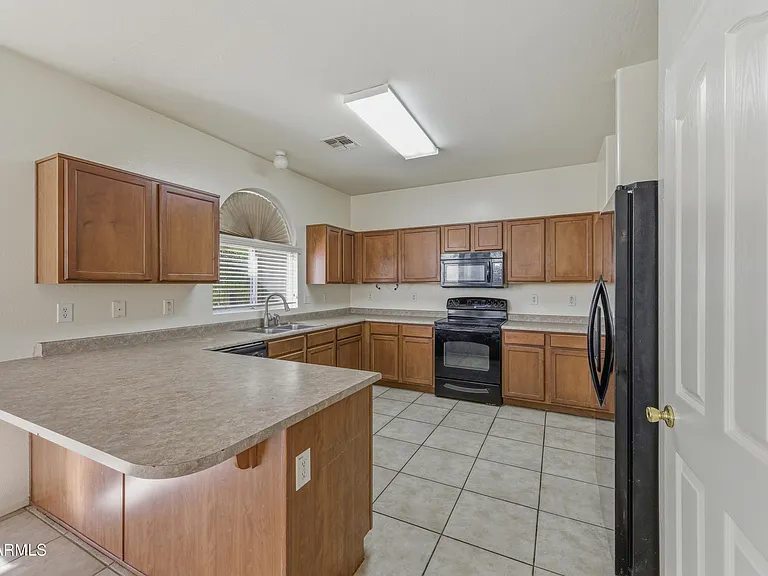 2524 S 89th Ln — Photo 13