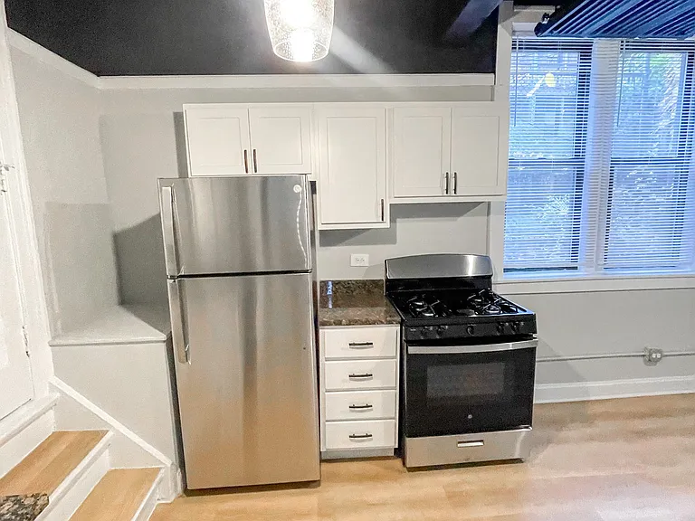 620 W. Addison St. — Photo 4