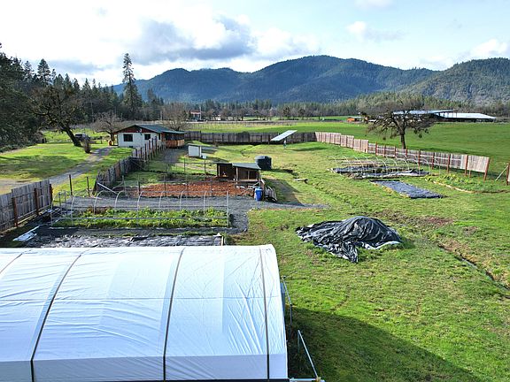 3rd image of 17275 Water Gap Rd