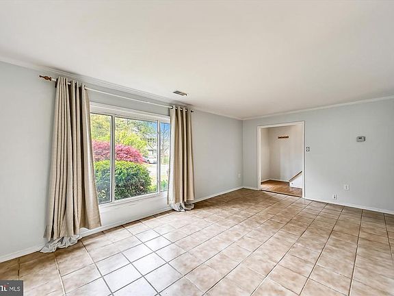 4th image of 1316 Burlington Dr