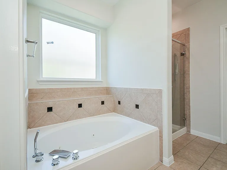 6403 Edinburgh Ct — Photo 20