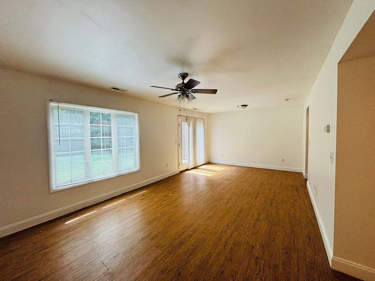 3 Bedroom 2.5 Bath Townhouse- — Photo 3