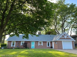1220 Byron Rd, Howell, MI 48843