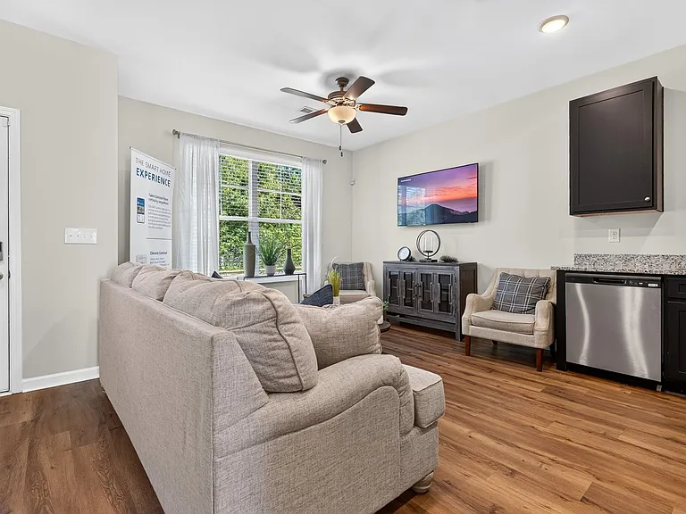 1015 Hayden St NW — Photo 10