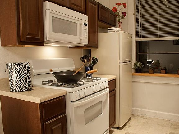 4th image of 7149 Bay Dr APT 6