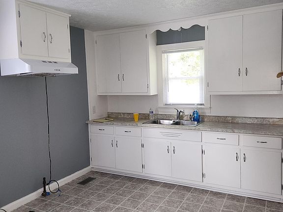3rd image of 1705 Leitchfield Rd