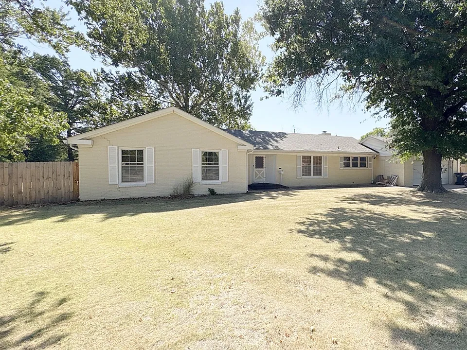 1334 N Estate Ct