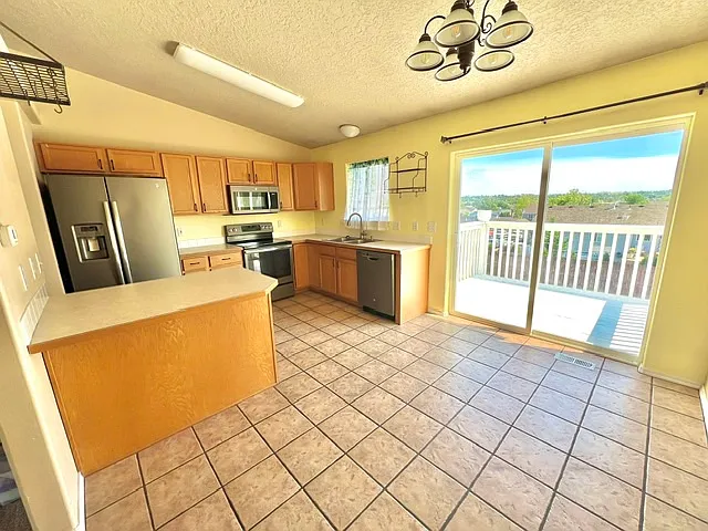 618 E Autumn Ave — Photo 4