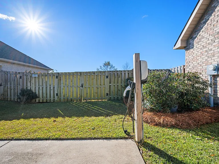 271 Hemlock Dr — Photo 29