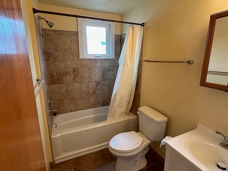 1036 Myrtle St — Photo 5