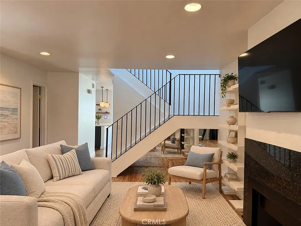 16 Sand Dollar Ct