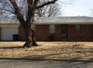 810 Kelli Dr, Watonga, OK 73772