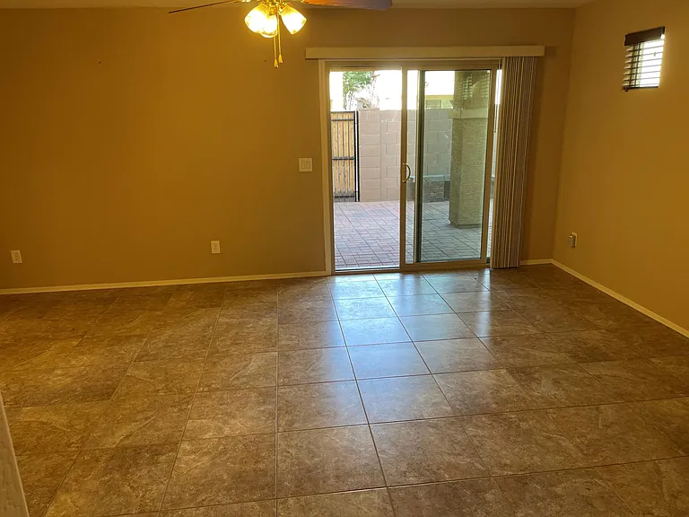 2562 E Vermont Dr — Photo 7