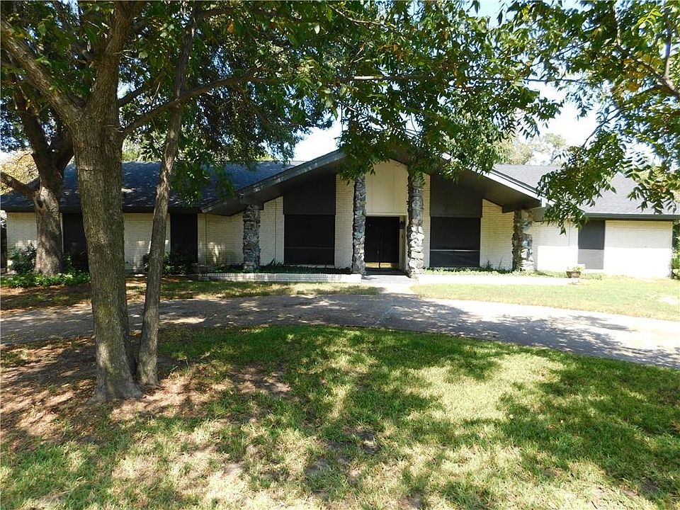 1st image of 102 Edgewood Dr