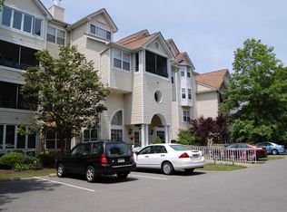 5 Village Cir APT 1102, Stroudsburg, PA 18360