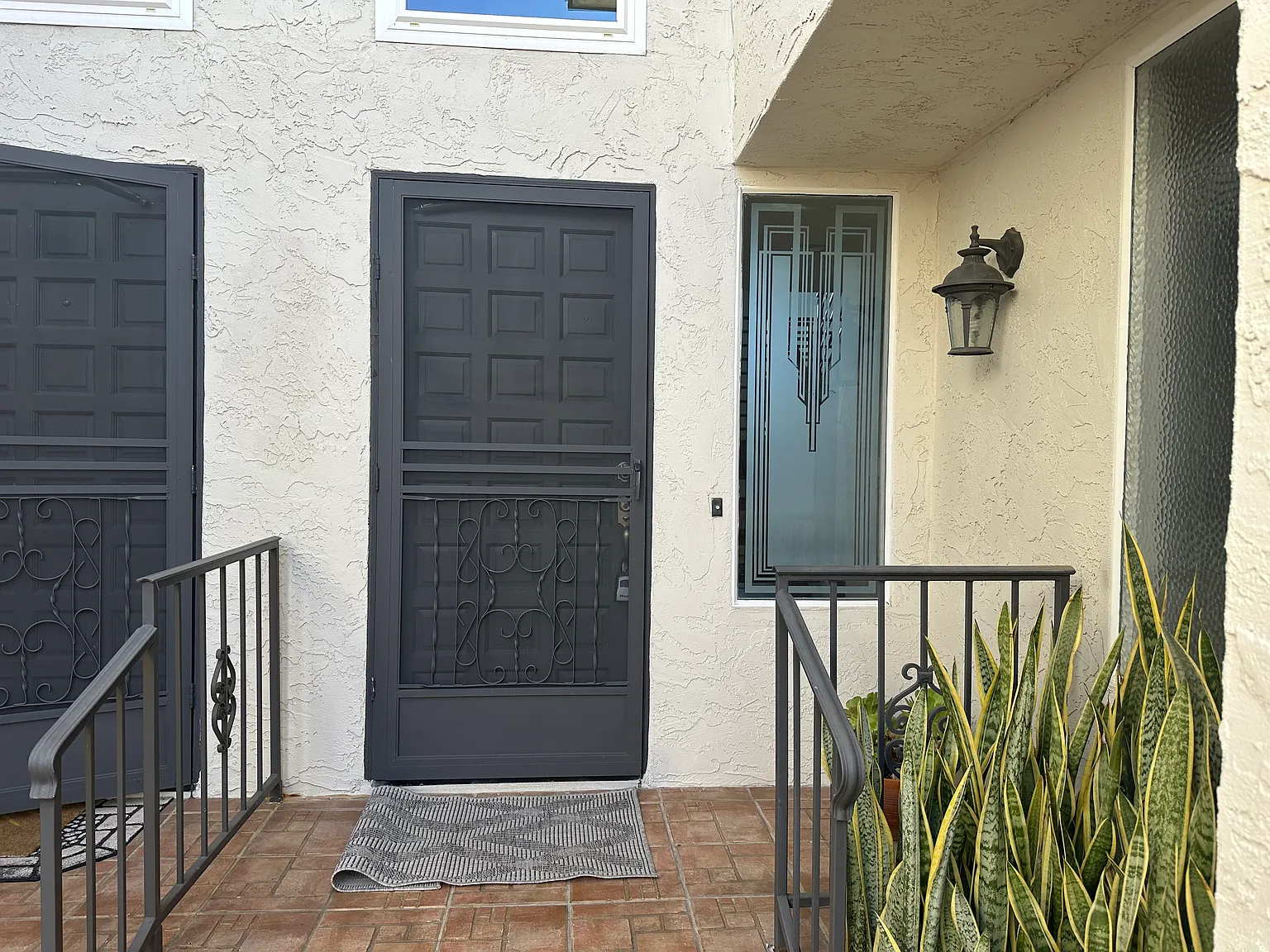 3 bed, 2.5 bath, 1860 sqft, $5,650 — Photo 2
