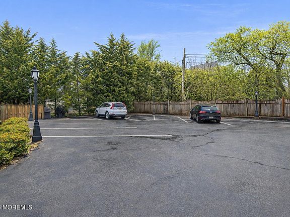 5th image of 2 Shrewsbury Drive