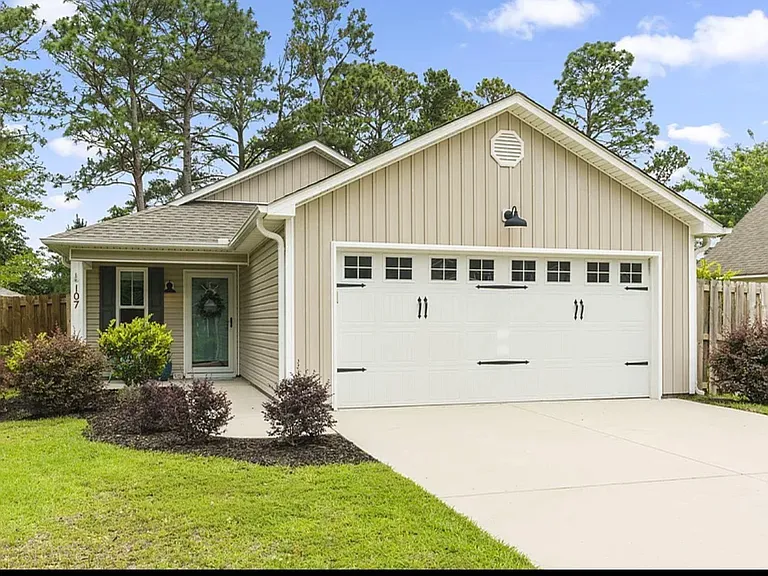 107 Holly Tree Ln — Photo 1