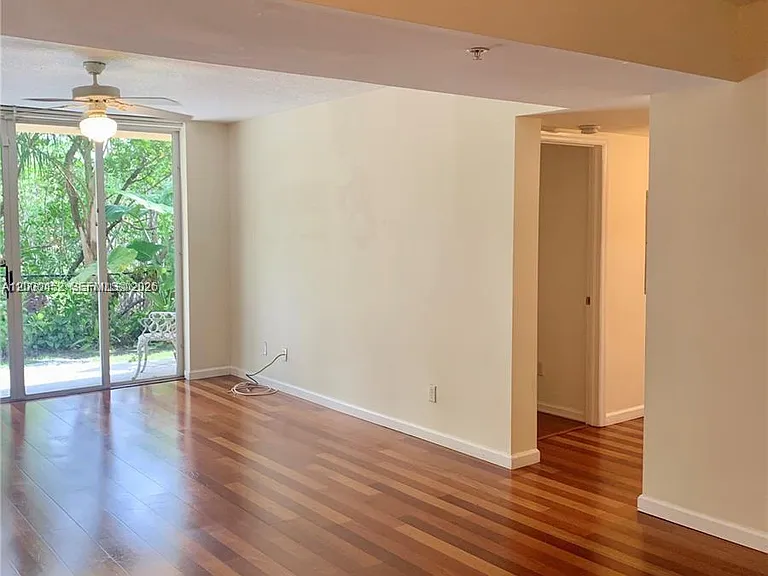 529 E Sheridan St #1021 — Photo 2