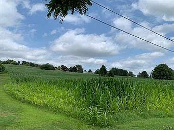 3rd image of Laurel Dr