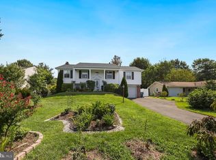 4003 Middle Ridge Dr, Fairfax, VA 22033