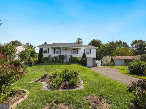 4003 Middle Ridge Dr, Fairfax, VA 22033