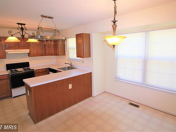 5th image of 10701 Brittany Ct